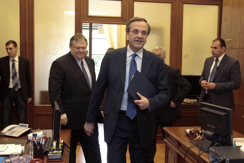 Prima decizie a guvernului Samaras: tăierea cu 30 la sută a salariilor miniştrilor