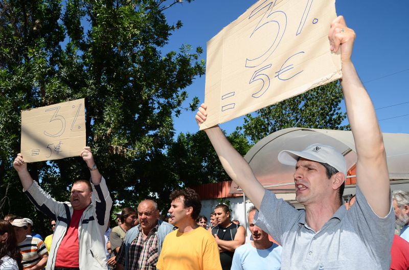 Protest în stradă la Hunedoara, pentru salarii mai mari