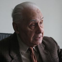 Radu Câmpeanu: Antonescu este mai cultivat şi mai educat decât diverşi adversari