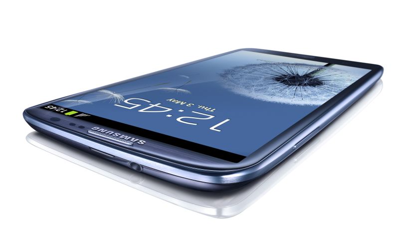 REÎNCEPE SCANDALUL. Apple vrea să interzică Galaxy S3 în SUA