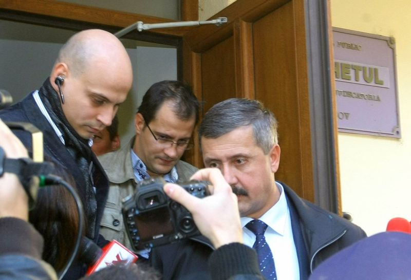 Şerban Huidu s-a prezentat la Judecătoria Braşov. Victimele îi cer daune de 800.000 de euro