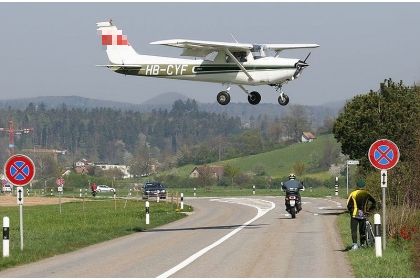 Un avion a aterizat forţat în Arad