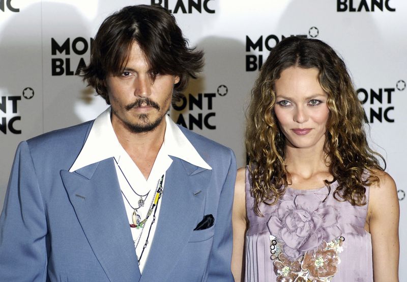 Vanessa Paradis îl lasă pe Johnny Depp fără 156 de milioane de dolari