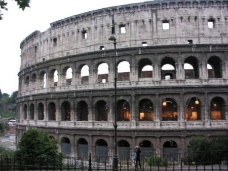 Alarmă la Roma. Colosseumul o ia pe urmele Turnului din Pisa