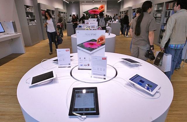 Apple va lansa un iPad mai mic şi mai ieftin