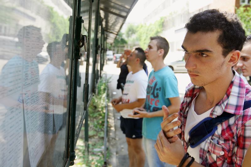 BACALAUREAT 2012. Liceele tehnologice au tras Bac-ul în jos