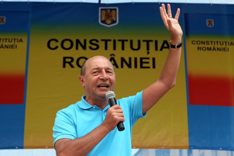 Băsescu, despre prelungirea programului de vot până la 23: E clar că vor să facă ceva cu referendumul
