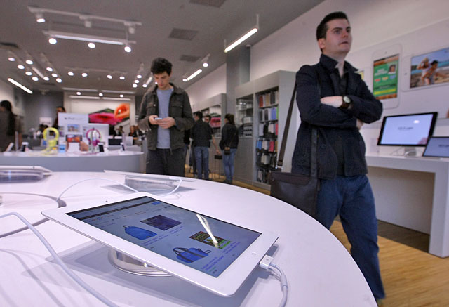 BOMBĂ ÎN IT. Apple e obligată să scrie în ziare şi pe site-ul lor: "Samsung nu ne-a copiat!"