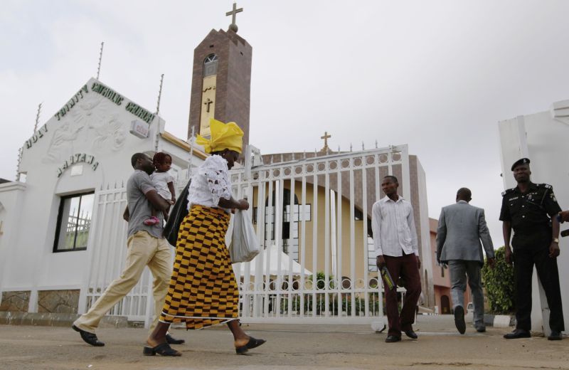 Cel puţin 17 morţi într-un atac asupra unei biserici din Kenya