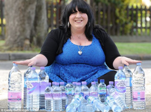 DEPENDENŢĂ CIUDATĂ. Cum arată o zi din viaţa unei femei care bea 44 de litri de apă