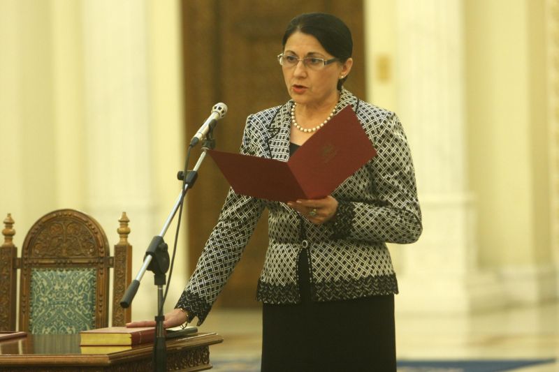 Ecaterina Andronescu, sancţionată cu 10.000 de lei pentru că a întârziat înfiinţarea...Comisiei de Etică