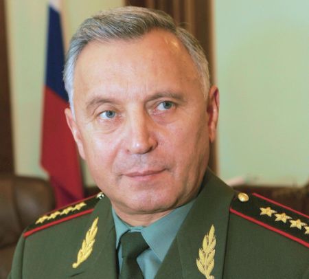 General rus primit la Pentagon cu 19 salve de tun