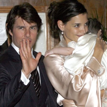 Katie Holmes spune că Tom Cruise a pus scientologii să o urmărească