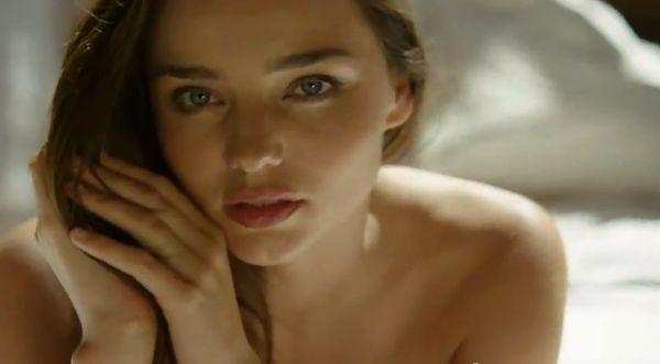 Miranda Kerr, sexy în noul clip Victoria's Secret | VIDEO
