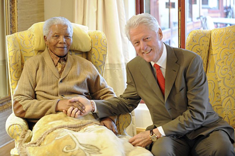 Nelson Mandela, omagiat de Bill Clinton şi Barack Obama, la împlinirea a 94 de ani | VIDEO