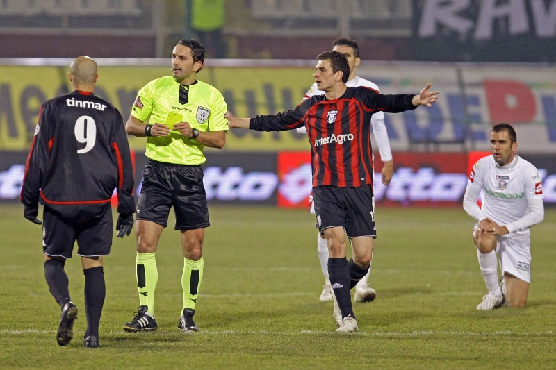 Premieră în Supercupă: 6 arbitri români!