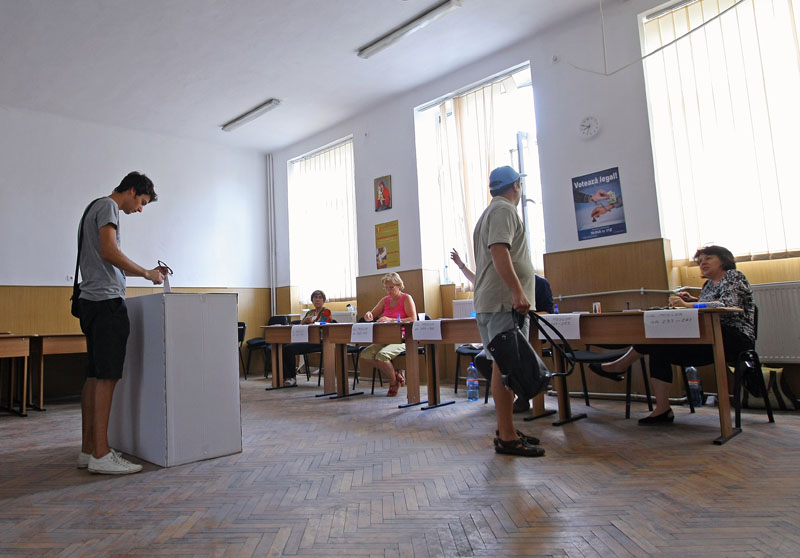 REFERENDUM. BEC a anunţat o prezenţă de 37,67% pentru ora 20.00 | VIDEO