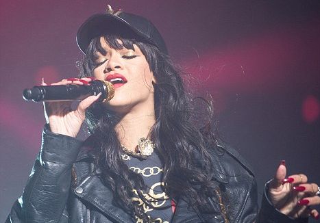 Rihanna s-a făcut de râs în Suedia. E acuzată de fani că a cântat sub influenţa drogurilor | VIDEO