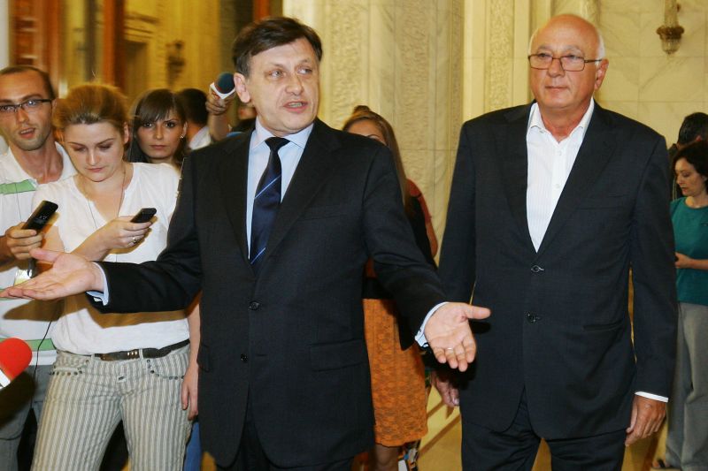 Săgeţi otrăvite de la Vocea Rusiei: "USL mai are şanse să îl demită pe Băsescu"