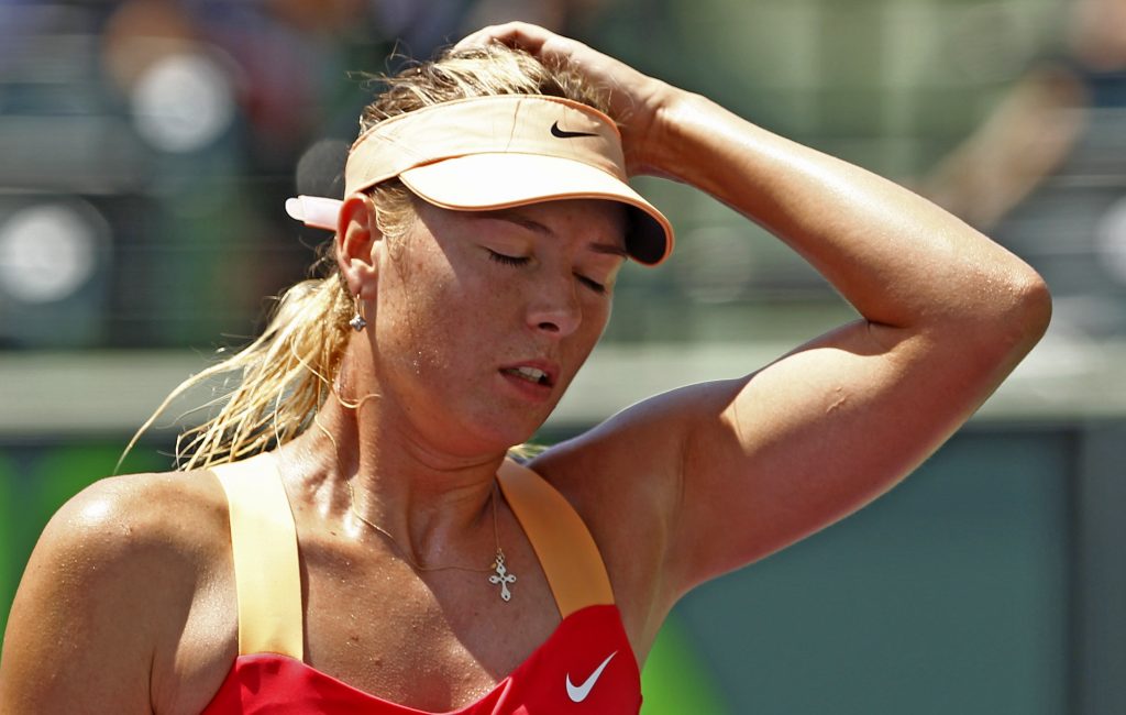 Şarapova, trimisă acasă. Va pierde prima poziţie WTA