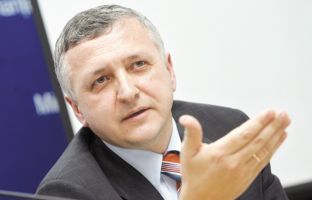 Secretar de stat în Ministerul Economiei, urmărit penal. Acuzaţia: înşelăciune cu urmări deosebit de grave