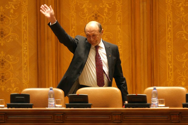 Traian Băsescu, cu Loganul la Cotroceni