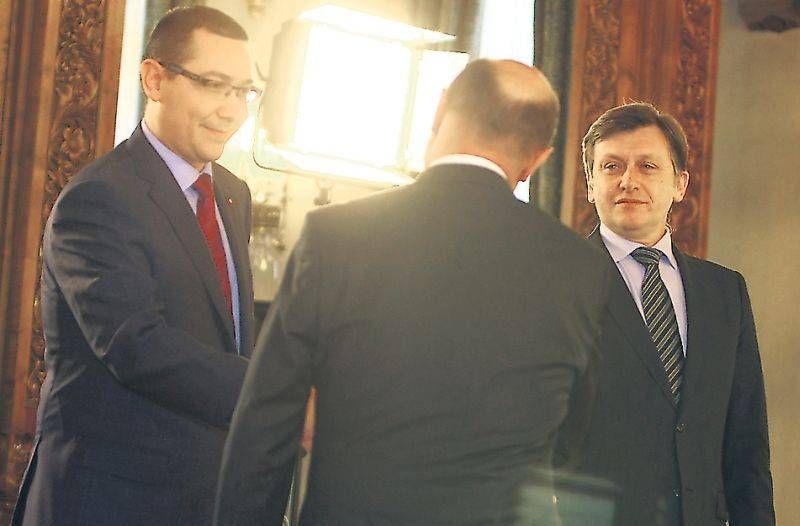 Traian Băsescu îi retrimite pe Victor Ponta şi Crin Antonescu la popor