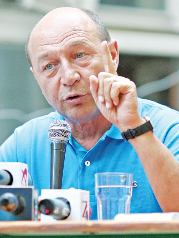 Traian Băsescu: "Românii vor alege Europa, nu pe Crin şi Ponta"