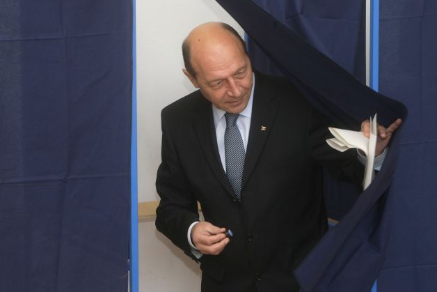 USL MAI INVENTEAZĂ O MANEVRĂ. Referendum de două zile pentru a-l demite pe Băsescu