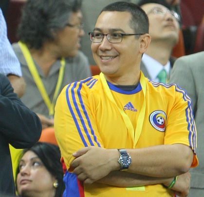 Victor Ponta îşi dă doctoratul şi în fotbal