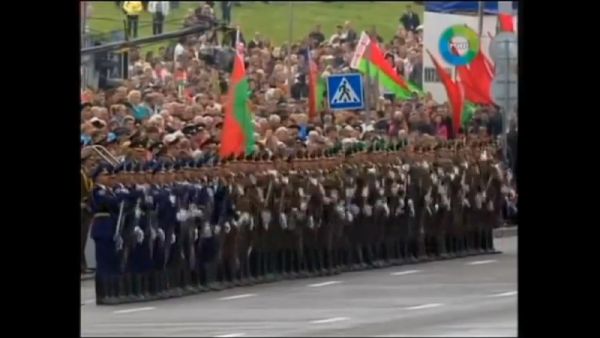 VIRALUL ZILEI. Una dintre cele mai SPECTACULOASE parade militare filmate vreodată