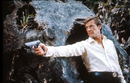 Cine e cel MAI BUN James Bond. VEZI ce spune Roger Moore despre Daniel Craig | VIDEO