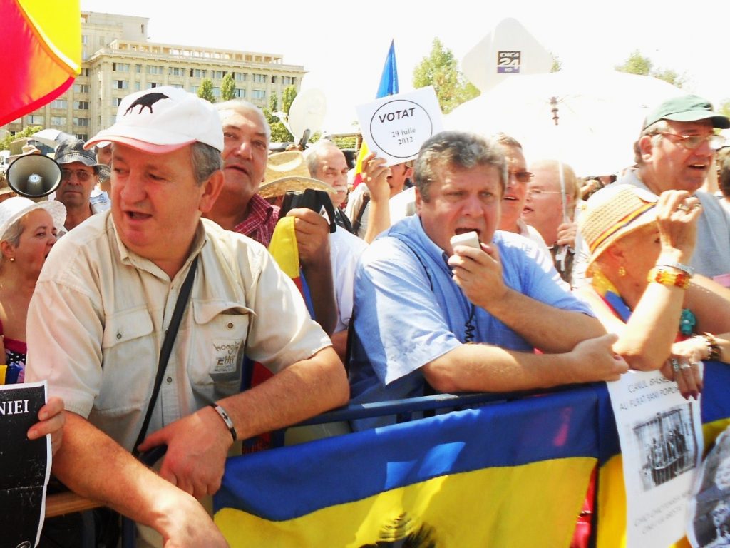 Cine este liderul protestatarilor din  Piaţa Universităţii. Revoluţionar controversat, ex-deputat PRM, secretar executiv PSD şi judecat pentru şantaj