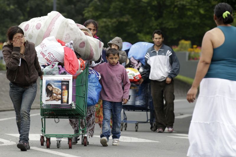 Comisia Europeană, cu ochii pe expulzările romilor din Franţa