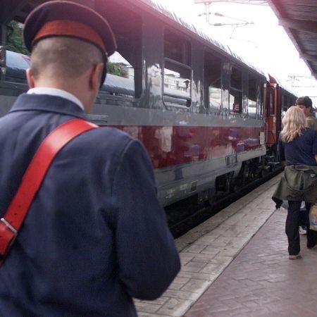 CU NAŞU'. 350 de români circulă zilnic fraudulos cu trenul