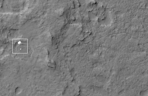 Cum a fotografiat NASA coborârea pe MARTE a robotului Curiosity