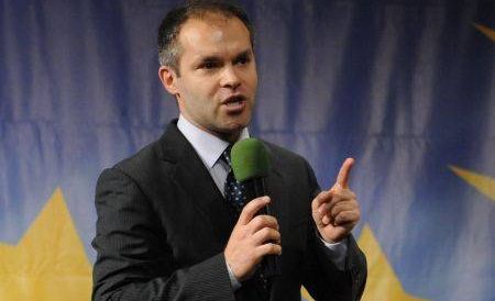 Daniel Funeriu: "După mintea lui Ponta, studenţii români din străinătate trebuie scoşi de pe liste. În cazul lui, minte vine de la a minţi"