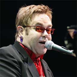 Elton John a dat în judecată publicaţia The Times