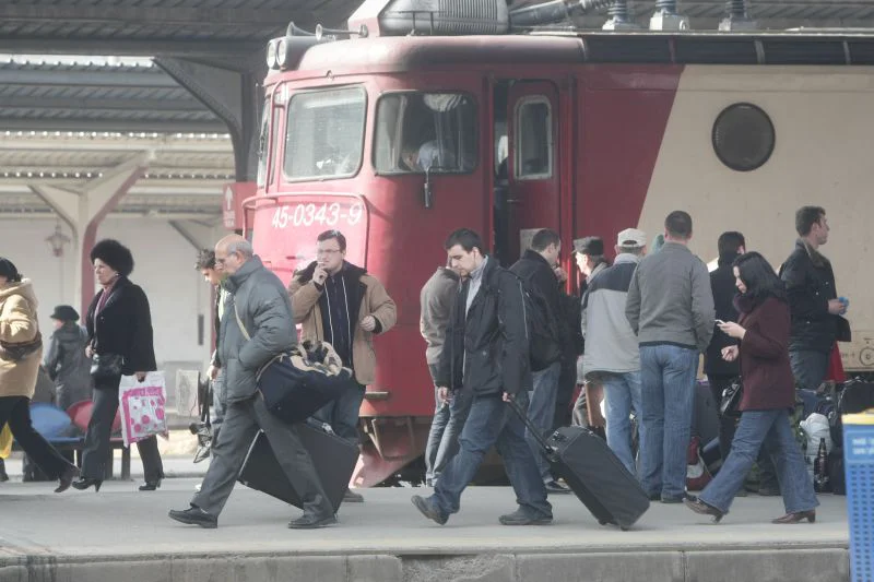 ESCROCII DE LA GARA DE NORD. Falşi doctori păcăleau oamenii că le obţin decizii de pensionare contra cost | VIDEO