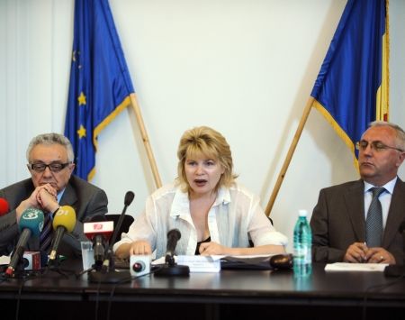 EXCLUSIV Mona Pivniceru, ministru anticonstituţional.  În CSM va fi înlocuită de Gabriela Bîrsan, cercetată de DNA