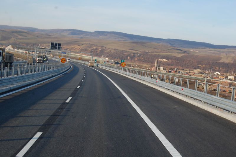 Înghesuială pentru construcţia a două noi tronsoane de autostradă