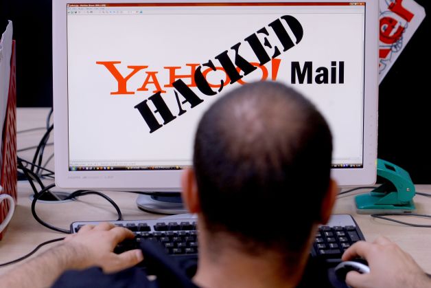 PERCHEZIŢII. Hackerii români au furat 100.000 de euro din conturile americanilor