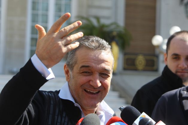 Popa vine la Gigi Becali