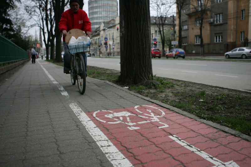 Primăria Capitalei a irosit 10 milioane de euro şi pregăteşte afacerea piste de biciclete pe drum