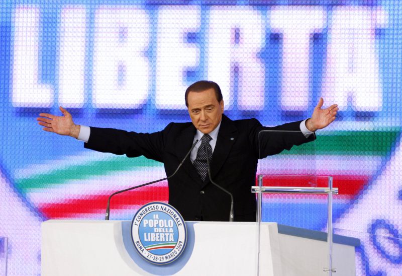 Starleta care ar fi fost însărcinată cu Berlusconi susţine că a pierdut sarcina