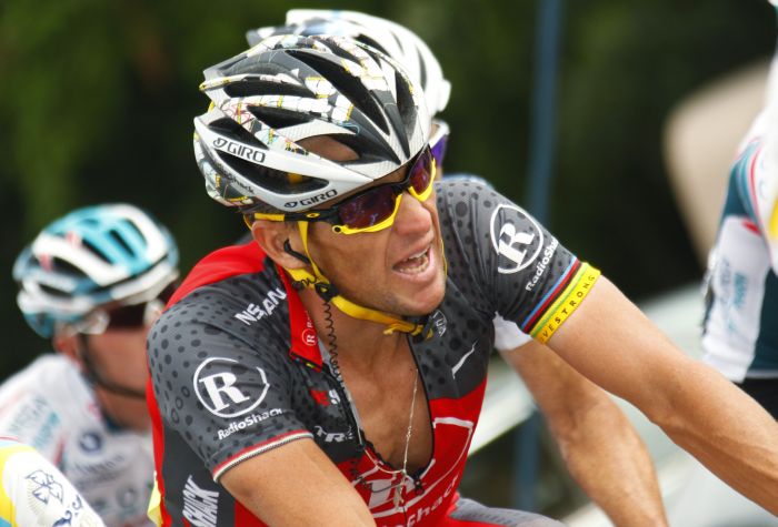 ULUITOR! Lance Armstrong pierde cele 7 titluri de la Turul Franţei