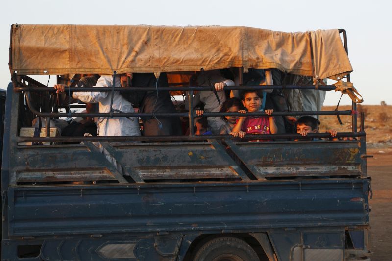 Un grup de 37 de cetăţeni români, evacuat din Siria prin Liban