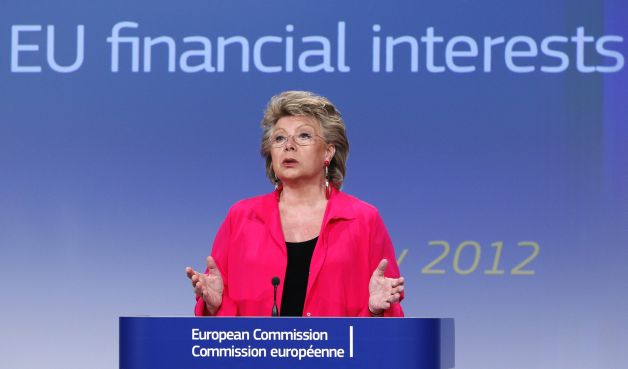 Viviane Reding cere Franţei să îi integreze pe romi