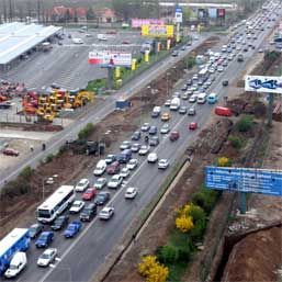 ACCIDENT ÎN LANŢ. Patru maşini s-au ciocnit pe DN 1