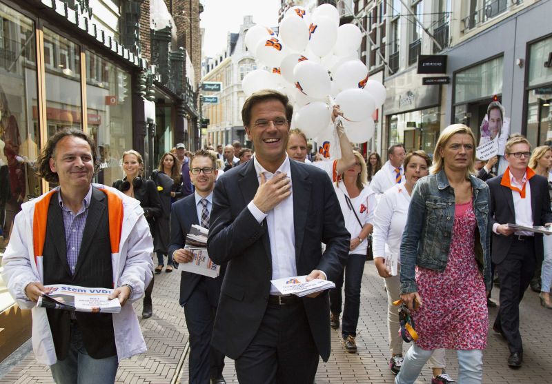 Alegeri anticipate în Olanda: Liberalii şi laburiştii, pe primele locuri, la mică distanţă (exit-poll)